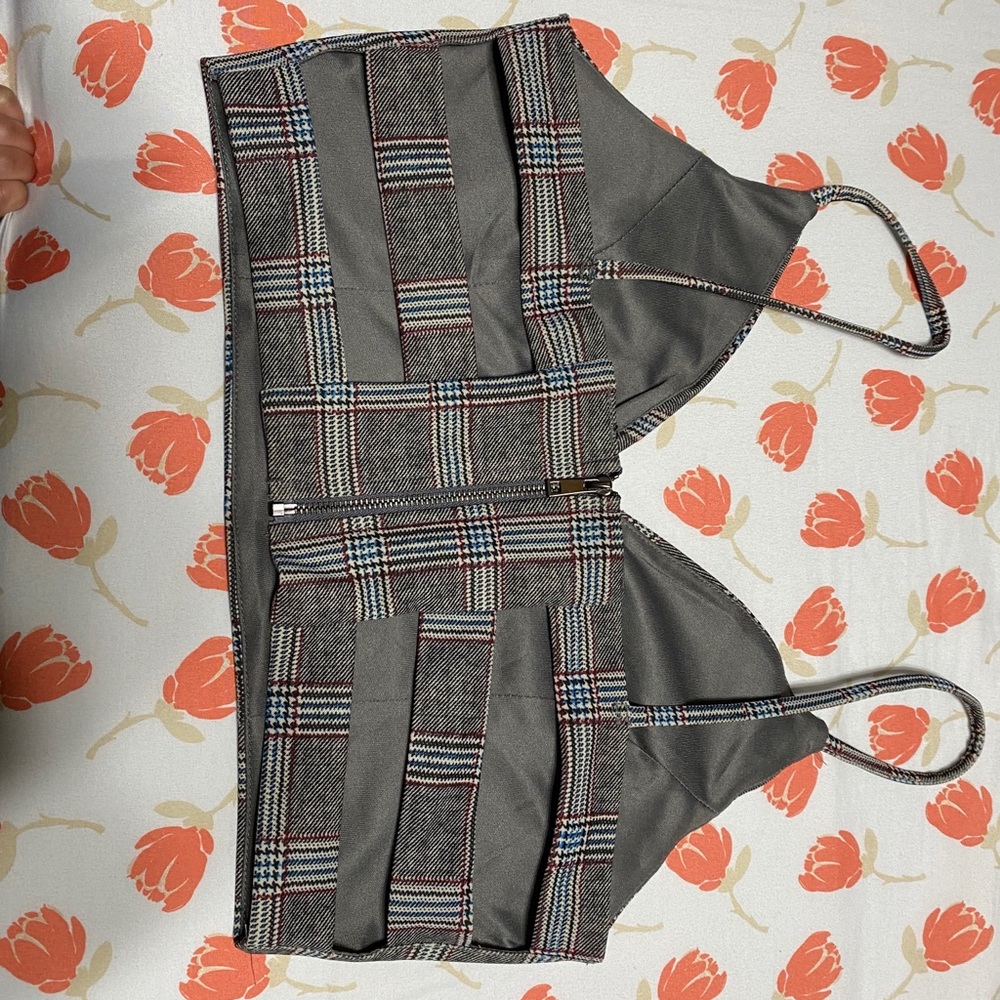 Crop Top - Picture 2 of 3
